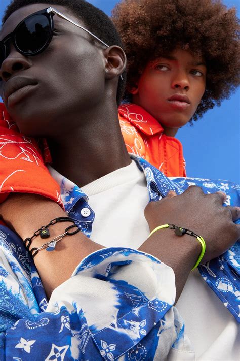 I BRACCIALETTI LOUIS VUITTON PER UNICEF • .